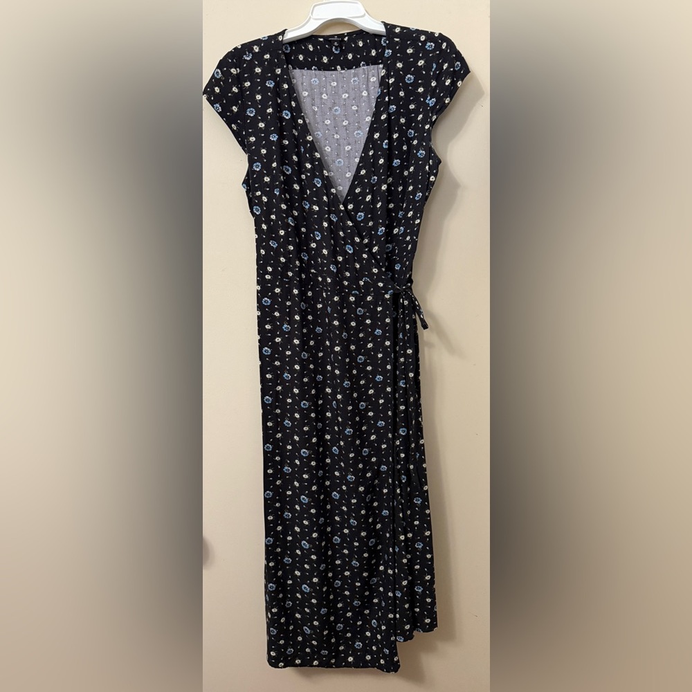 J Crew Mercantile Dress Dark Floral Midi Wrap
Cap Sleeve V Neck Size M